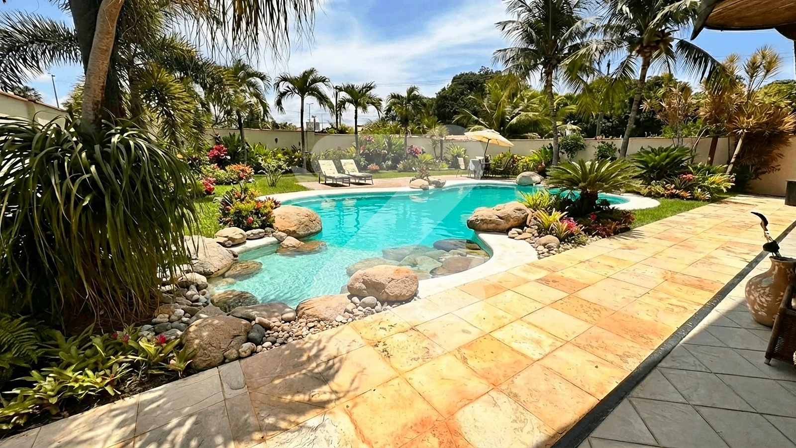 Piscina em estilo natural — projeção de projeto